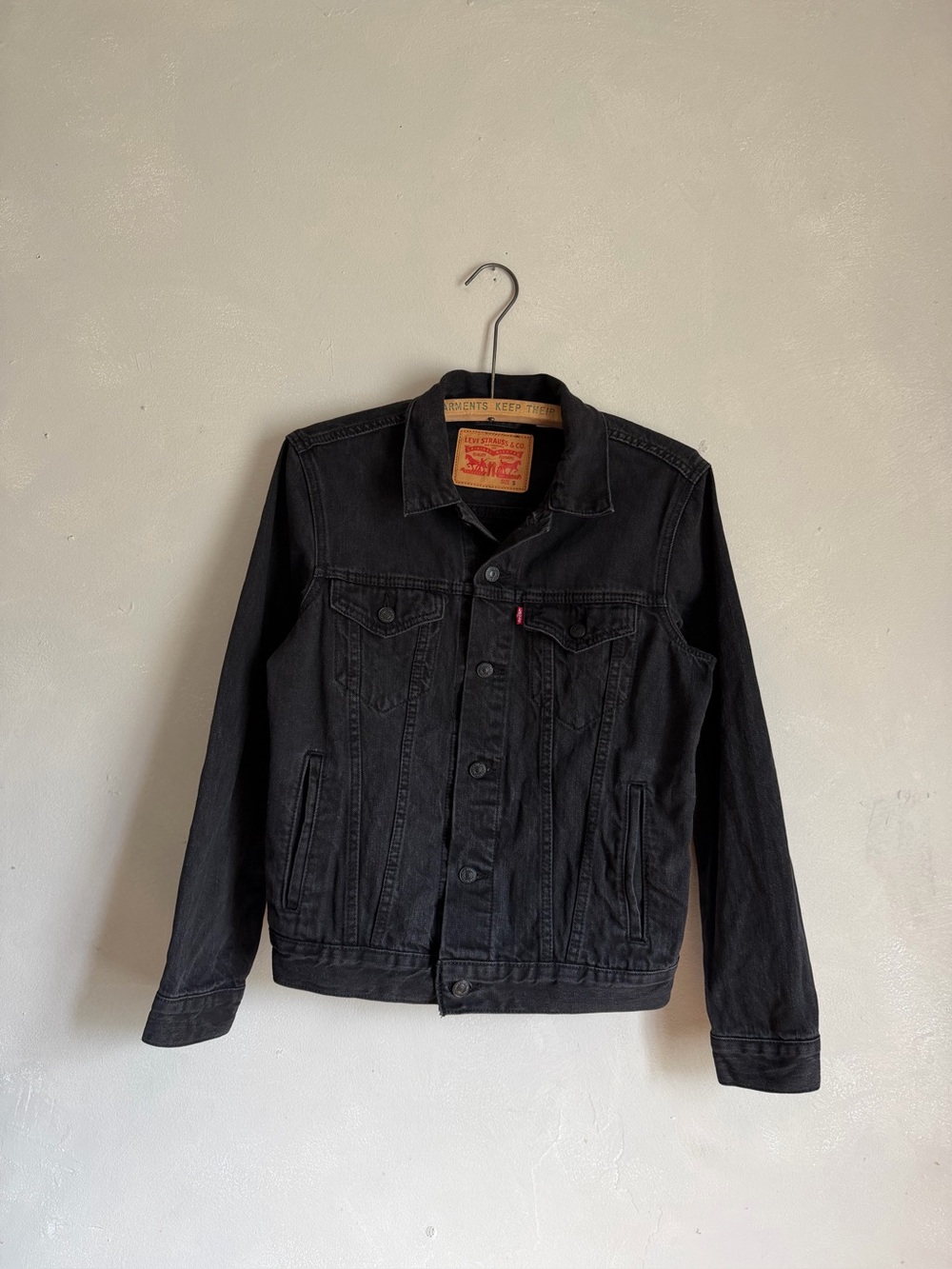 Women’s Levi’s trucker denim jacket